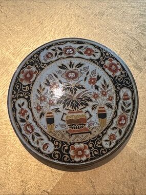 Stratton enamel Vintage  Floral makeup compact with mirror.